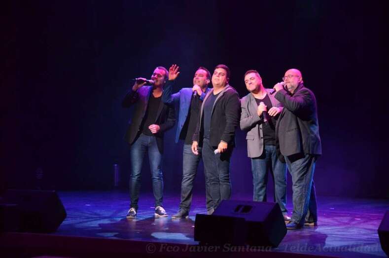 Momento de la actuación del grupo, anoche en el Teatro de Telde (Foto Francisco Javier Santana)